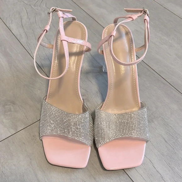 NWOT Rhinestone and Pink Clear Acrylic Heels Ankle Strap, Size 8.5 - Picture 2 of 5